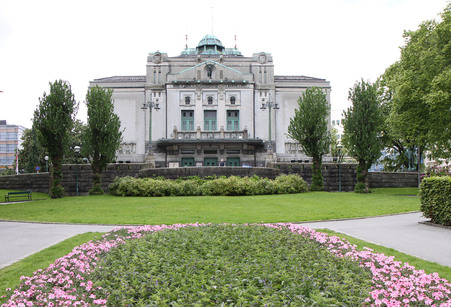 Den nationale scene