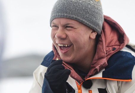 Smilende Erik Tomter i vinterlandskap