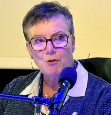 Tove Linnea Brandvik på talerstol