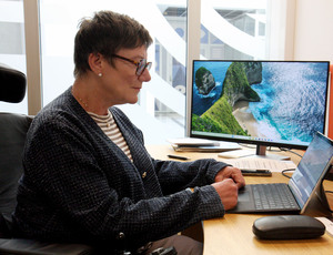 Tove Linnea Brandvik på kontoret