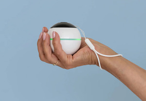 Hånd som holder VILIM-ball