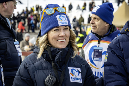 Kajsa Sjösvärd med skipublikum i bakgrunnen