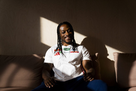 Salum Kashafali i sofa