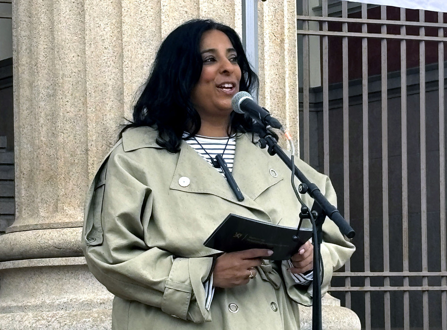 Lubna Jaffery holder tale på Universitetsplassen