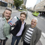 LIVSVIKTIG SAMARBEID: Karl Fredrik (til venstre) og Kristian Fredrik Nørstenæs samarbeider med Roger Amundsen i Landsforeningen for Slagrammede om både utvikling og lansering av SlagAppen. (Foto: Ivar Kvistum)