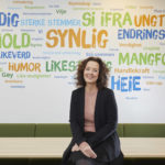 DET STORE PROSJEKTET: Handikapforbundets generalsekretær Sunniva Ørstavik vil at funksjonshemmede skal heve stemmen i en likestillingskamp som er langt fra vunnet. Bildet er tatt i NHF-administrasjonens egen kantine, der veggen er dekorert med en inspirerende ordsky. (Alle foto: Ivar Kvistum)