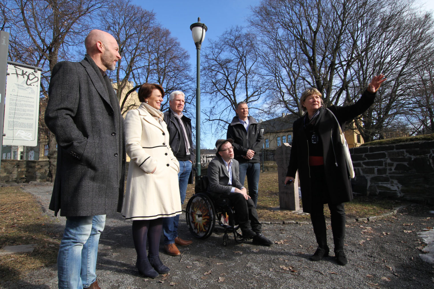 Gruppen på befaring i middeladerbyen.