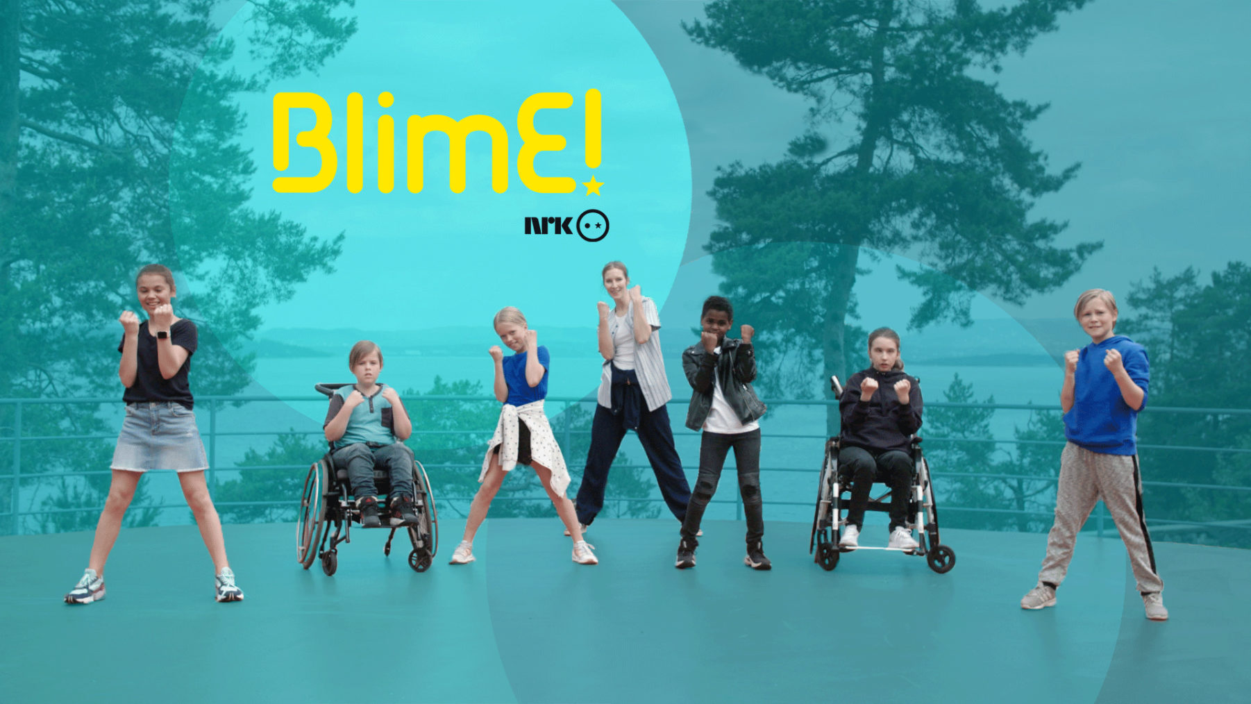 BlimE-plakaten der en gruppe barn danser. To av dem bruker rullestol.