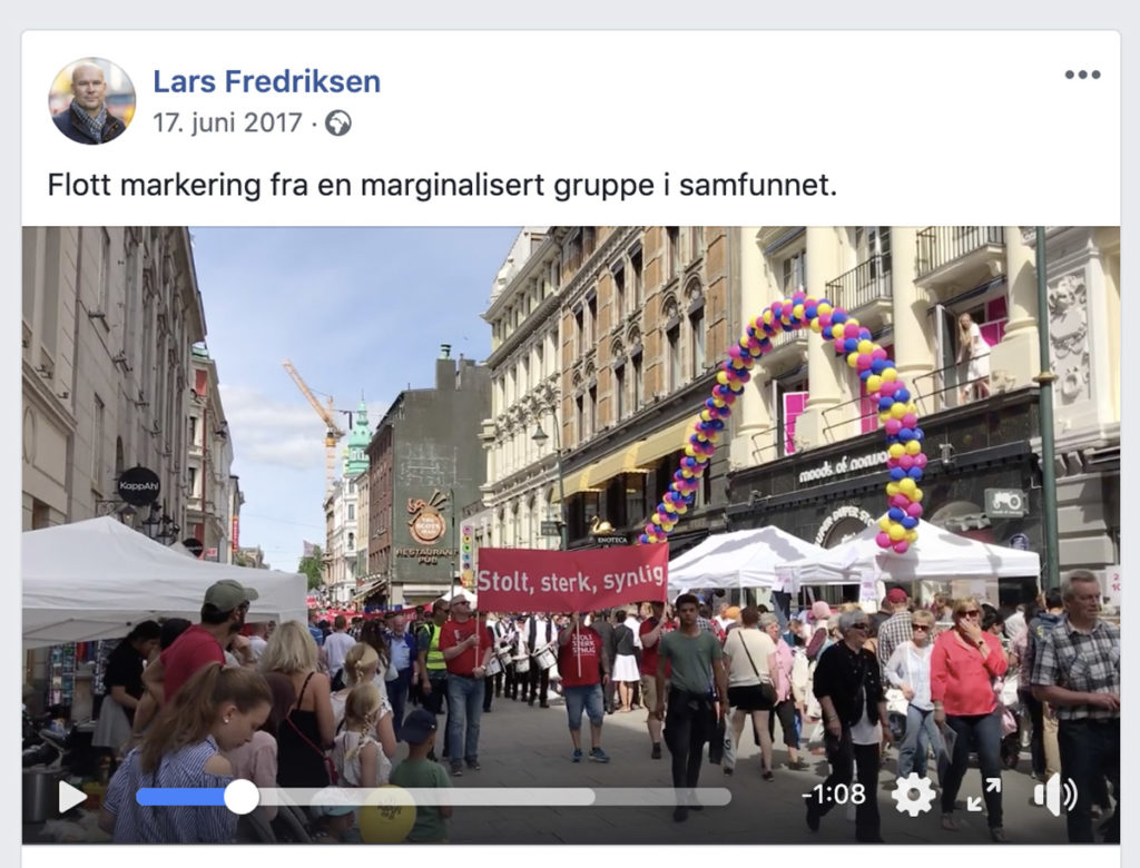 Bilde av Fredriksens facebook-post med video av paraden og teksten· «Flott markering fra en marginalisert gruppe i samfunnet.»