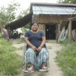 AKTIVIST: Khin San Wai bor i et hus i Oakkan-distriktet sør i Myanmar med lang vei til nærmeste nabo.  Da hun ble handikapaktivist ble hun forfulgt og forhørt av sikkerhetstjenesten. (Alle foto: Bengt Sigvardsson)