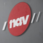Bilde av Nav-logoen på envegg.