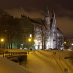 INKLUDERING OG LIKESTILLING: Ambassadørprogrammet ved NTNU skal sørge for at studentenes egne erfaringer og behov løftes fram. Bildet viser den gamle universitetsbygningen på Gløshaugen i Trondheim. (Foto: Mentz Indergaard, NTNU Info)