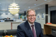 Thor Kleppen Sættem fotografert i kontorlandskap.
