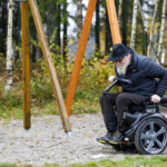 SANDKASSA ER BARNEMAT: Oddgeir Langleite fikk bekreftet at en selvbalanserende rullestol vil gjøre det mulig for ham å bli med barnebarna i sandkassen. (Arkivfoto: Ivar Kvistum)