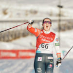 GULLJUBEL: Vilde Nilsen fra Norge jubler under 10 km klassisk langrenn (stående) for kvinner på Birkebeineren Skistadion under første dag av VM i snøsport for parautøvere. (Foto: Stian Lysberg Solum / NTB)