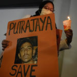 PROTEST: En aktivist demonstrerer til støtte for den dødsdømte Nagaenthran K. Dharmalingam, utenfor Singapores ambassade i Malaysias hovedstad Kuala Lumpur. (Foto: Vincent Thian, AP Photo, NTB)