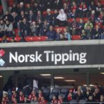 GODE FORMÅL: 
Norsk Tippings logo under en landskap i fotball på Ullevaal Stadion. Funksjonshemmedes organisasjoner henter ut viktige penger fra overskuddet deres. 
(Foto: Terje Bendiksby, NTB)