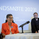 TAKK FOR TILLITEN: Tove Linnea Brandvik, her sammen med generalsekretær Bjarne Kristoffersen, takket landsmøtet for tilliten. (Foto: Ivar Kvistum)