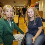 GNISTFANGER: Mia Larsen Sveberg (til høyre) fikk igjen gnisten på «aktiv i rullestol»-kurs hos Astrid Nyquist på Beitostølen Helsesportsenter. (Foto: Georg Mathisen)