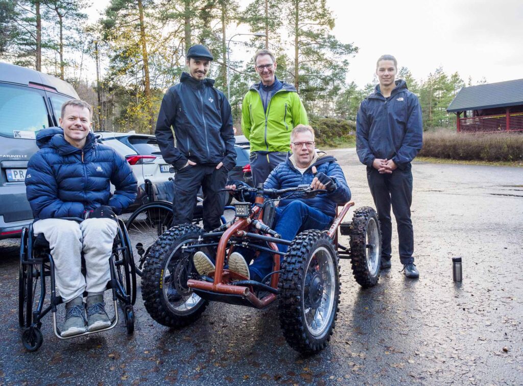 Gruppebilde. Terje Skogli sitter i Exoquaden.