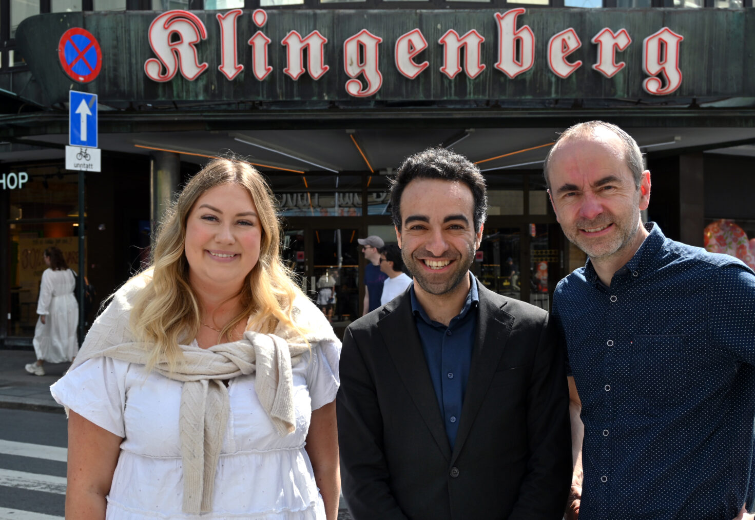 Julianne Ofstad, Saliba Andreas Korkunc og Øyvind Håbrekke foran Klingenberg kino