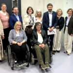 LYTTEMØTE: Jan Christian Vestre var lydhør, ifølge Amanda Dybendal og Tove Linnea Brandvik, som her sitter foran helseministeren og representanter for andre organisasjoner for funksjonshemmede.
