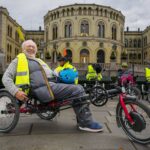 FOR LITEN POTT: Fremdeles brukes pengene til aktivitetshjelpemidler opp i løpet av noen vinterdager. Louis Erdmann var blant syklistene som demonstrerte for å øke hjelpemiddelpotten høsten 2023.
(Arkivfoto: Ivar Kvistum)
