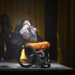 TECHNO PÅ SCENEN: Dansekompaniet Candoco er bevisste på å ha dansere både med og uten funksjonsnedsettelser.

(Foto: Hugo Glendinning)