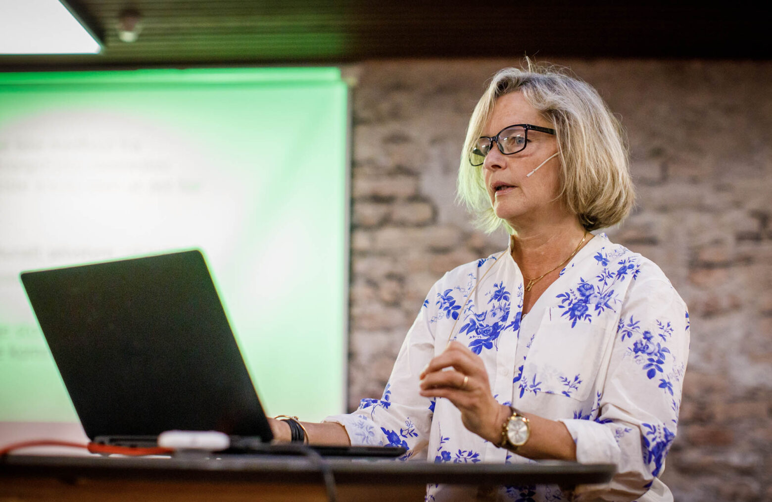 Hedvig Ekberg på talerstol