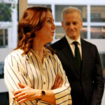 UENIG MED BLINDEFORBUNDET: Tonje Brenna, her fotografert sammen med Jonas Gahr Støre hos Norges Handikapforbund i februar, mener det er riktig å fortsette med rammestyrt ordning for arbeids- og utdanningsreiser.
