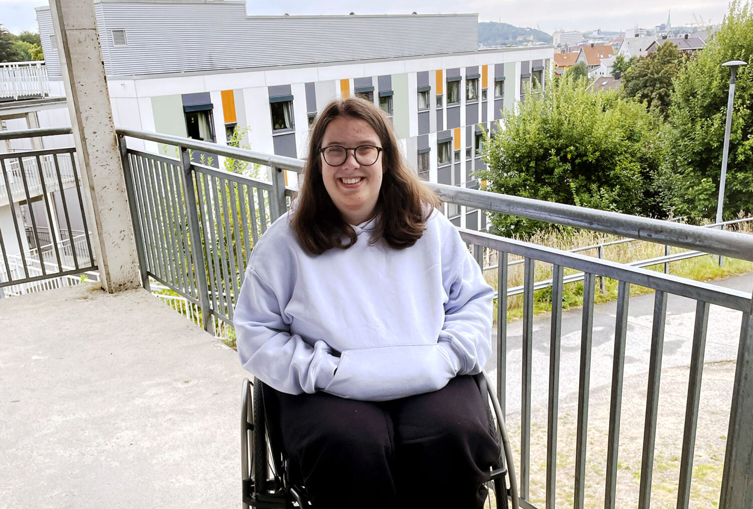 Lina Müller på veranda