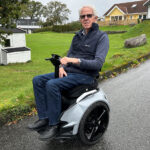 STYRER MED OVERKROPPEN: Tomas Nesheim overbeviste Trygderetten med beskrivelsen av sitt rullestolbehov, som han mener dekkes best av typen Genny Zero.

(Foto: Sigbjørn Høidalen, Øyposten)
