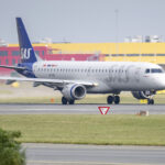 HINDRER MANGE RULLESTOLBRUKERE: Embraer-flyene som SAS flyr i dag, kan ikke ta med gods som veier mer enn 80 kilo. De aller fleste elektriske rullestoler veier mye mer enn det.

(Foto: TT Nyhetsbyrån)