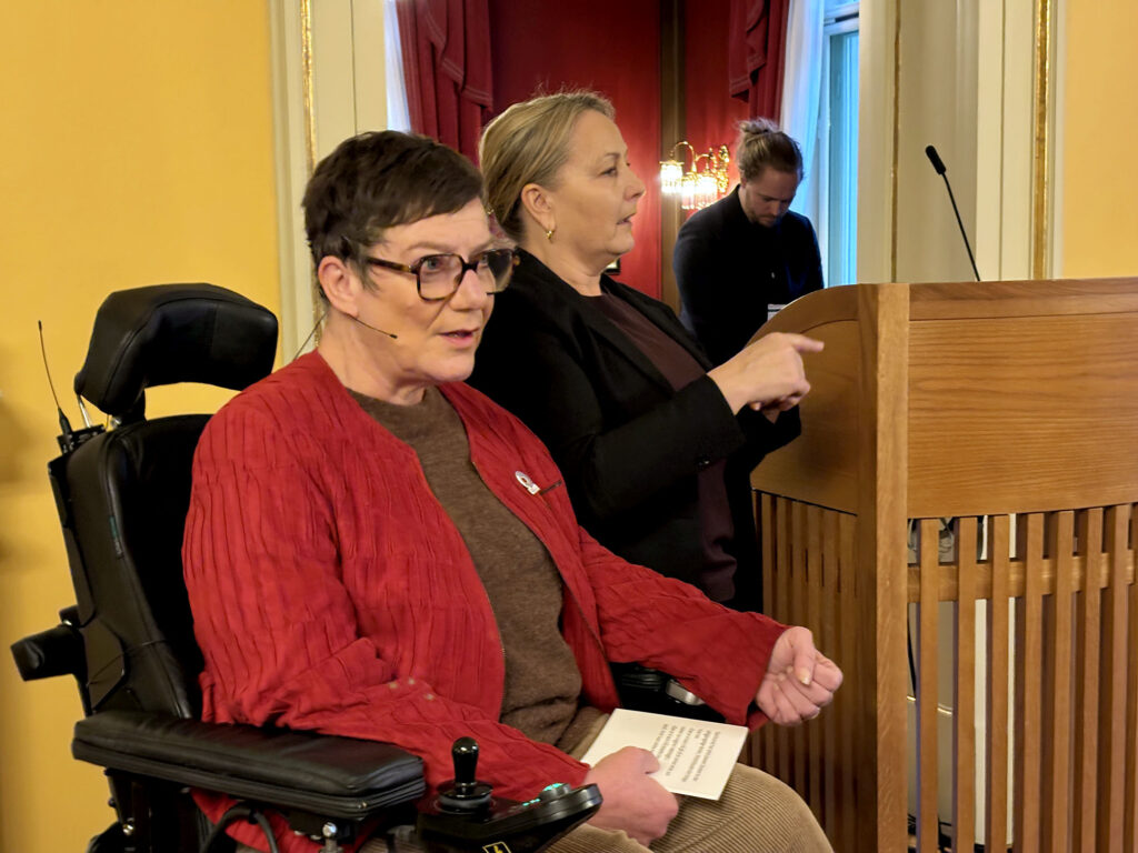 Tove Linnea Brandvik holder tale