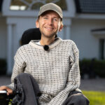 TV-AKTUELL: Svenske «Ex on the beach» har flyttet ut, og i vinter er det flotte huset åsted for utfordring av ulike tabuer. Daniel Maudal deltar sammen med andre funksjonshindrede i 4. episode, som etter planen kommer 24. januar.
(Foto: Vidar Josdal / NRK)