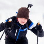 AKTIV TENÅRING: Kornelius Smeby-Ryen likte å bli kjent med resten av teamet og Øystein «Pølsa» Pettersen.

(Foto: Robert Rønning, NRK)