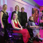 STOR KVELD: Skuespillerne Niels Halstensen Skåber og Marie Flaatten mellom produsentene Tøri Gjendahl og Thomas Robsahm og regissør Mari Storstein så sin egen film 