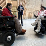 LYST OG FLOTT: Funksjonshindrede var godt representert på øvelsene i regjeringskvartalet i desember.

(Foto: Helge Olav Haneseth Ramstad)