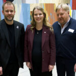 BINGOSAMTALE: Bjarne Kristoffersen fra NHF (til venstre) og Karsten Aak fra Norges Blindeforbund var i møte med Senterpartiets stortingsrepresentant Maren Grøthe tidligere denne uka.

(Foto: Marit Worpvik, Norges Handikapforbund)