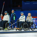 KOSTE SEG: Stemningen var god gjennom de norske curlingkampene under Paralympics, og prestasjonen tok seg opp etterhvert.

(Foto: Alexander Eriksson / Team Norway)