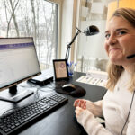 TRIVES: Erfaringene som Ingebjørg har fått som funksjonshindret, ser hun som en fordel når hun jobber frivillig for Kirkens SOS.