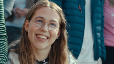 Nærbilde av Ella, spilt av Marie Flaatten, fra filmen Min første kjærlighet