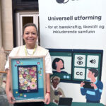 PRISVINNER: Redaktør Kristine Magnesen tok imot Brukeropplevelsesprisen på vegne av Lille norske leksikon.
(Foto: Tone Alexandra Larsen/Bufdir)