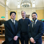 SEIRET I RETTIGHETSKAMP: Advokat Erlend Kim Fossen (til venstre) og advokatfullmektig Marius Gulbranson (til høyre) har prosedert Frode Stensruds sak.