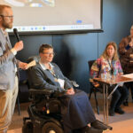 PRESENTERTE BPA-LØNNSOMHET: Tove Linnea Brandvik (i rullestol) snakket om BPA-rapporten til Vista Analyse sammen med Egil Skogseth og Martine Eliasson fra Uloba.