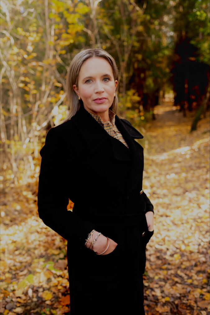 Christine Irestedt Horne i høstfarget skog