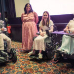 NY FILMSTJERNE: Marie Flaatten (nummer 3 fra venstre) spiller hovedrollen i filmen «Min første kjærlighet». Forsker og forfatter Jan Grue, kultur- og likestillingsminister Lubna Jaffery og filmregissør Mari Storstein diskuterte hvordan kultur og film kan bidra til å endre samfunnets holdninger til funksjonshindringede.

(Foto: Bjørnhild Fjeld)
