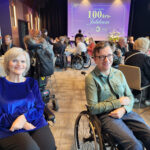 FORNØYDE: Godt arbeid og viktige oppgaver venter, tror Torill Kvaløsæter og Jørgen Johansen som feirer 100 år. 

(Foto: Bjørn Lønnum Andreassen/www.frilans-andreassen.no)