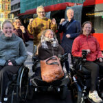 JUBEL: Ekskurs ser frem til å lære flere Ruter-sjåfører om hvordan det kan bli enklere for funksjonshindrede å reise kollektivt. Bak fra venstre: Sadia Jabeen Iqbal, Ola Harald Svenning og Geir Landsgård. Foran fra venstre: Ingvild Grimstaad, Monica Haugen og Maren Huseby.

(Foto: Helge Olav Haneseth Ramstad)