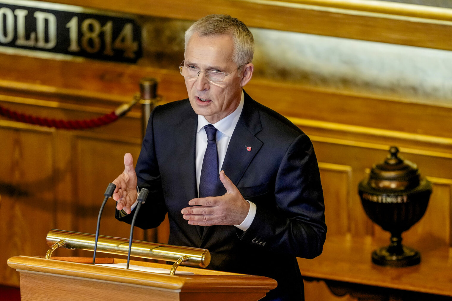 Jens Stoltenberg på Stortingets talerstol